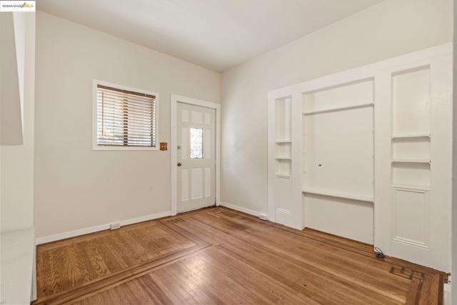 738 E 19Th St, Oakland CA: https://media.crmls.org/mediaz/9c8c4235-650b-42d6-9712-c04fa2ddd548.jpg
