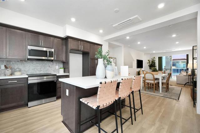 2119 Stanford Street, Alameda CA: https://media.crmls.org/mediaz/9c8c7a1d-dae6-4084-bf71-91a9bcd0e110.jpg