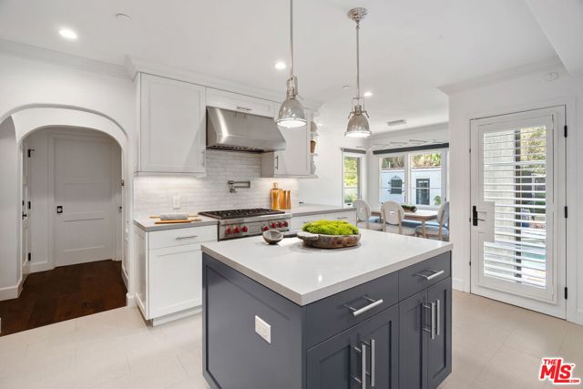616 21st Street, Santa Monica CA: https://media.crmls.org/mediaz/9c8cb81c-679e-4715-947f-28a155f5de3e.jpg