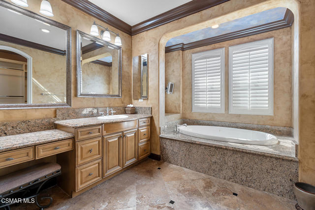 1728 Bluesage Court, Simi Valley CA: https://media.crmls.org/mediaz/9c8ce4a9-97e5-4a59-bbf6-95c2fa3e6f2c.jpg