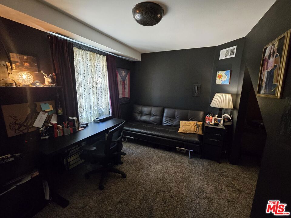 https://media.crmls.org/mediaz/9c8ce8cc-c4e7-4666-8c28-87300bc5da82.jpg?preset=X-Large