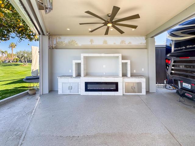 80394 Avenue 48, Indio CA: https://media.crmls.org/mediaz/9c8cfa56-cdf2-457b-9745-f18f01033744.jpg
