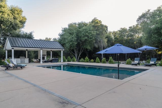 10555 Watsonville Road, Gilroy CA: https://media.crmls.org/mediaz/9c8d1f79-5c8f-4a97-83a1-1b552985ce45.jpg
