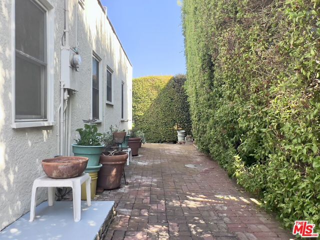 2416 Teviot Street, Los Angeles CA: https://media.crmls.org/mediaz/9c8da1b9-e27a-4c1c-a02c-3dd2f0535333.jpg