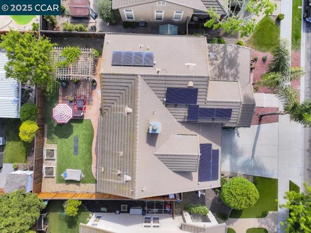 755 Boltzen St, Brentwood CA: https://media.crmls.org/mediaz/9c8dc90d-70ec-4f87-91e8-d5e9c2db4d2d.jpg