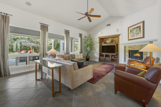 56 Oakmont Drive, Rancho Mirage CA: https://media.crmls.org/mediaz/9c8df16a-41e2-4375-aed7-da7b331a48a9.jpg