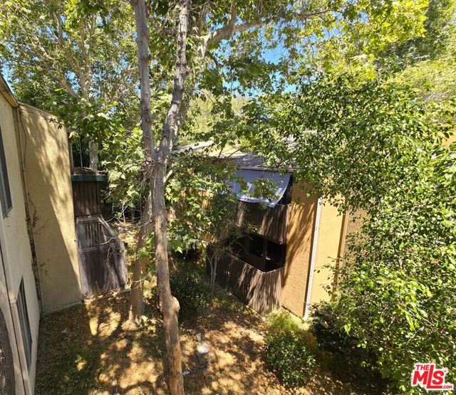 18350 Hatteras Street, Tarzana CA: https://media.crmls.org/mediaz/9c8ef76a-7c8c-4a8a-8f59-d9f386449b63.jpg