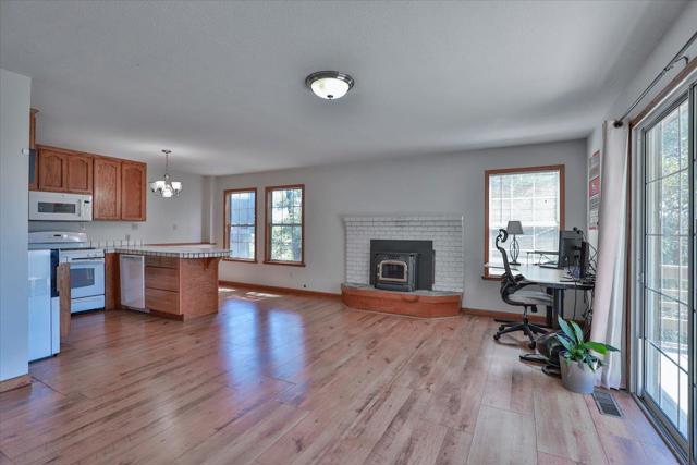 1416 Blue Tent Court,  CA: https://media.crmls.org/mediaz/9c8f5249-d280-40a2-b6bc-376040d2cd9e.jpg
