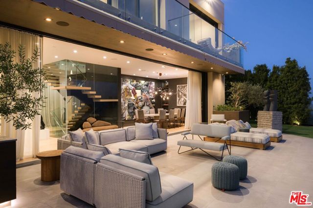 815 N Tigertail Road, Los Angeles CA: https://media.crmls.org/mediaz/9c9063d6-b4c3-482e-84e2-9920a2ab2800.jpg