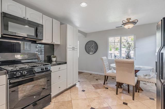 3233 Irlanda Way, San Jose CA: https://media.crmls.org/mediaz/9c906e36-b87f-46a5-9ce9-6b7bf59ee96e.jpg