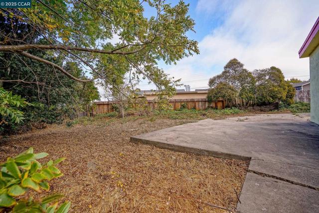 717 Payne Ct, Richmond CA: https://media.crmls.org/mediaz/9c917178-a6b3-4f71-b810-abc24ec15a55.jpg