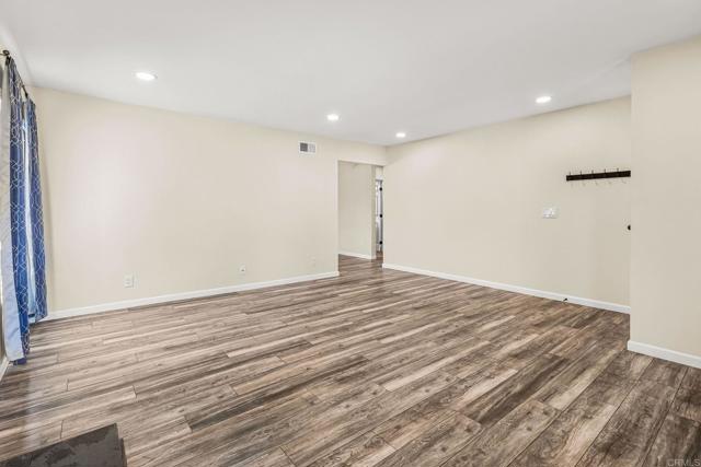 Detail Gallery Image 5 of 25 For 4136 Lynette Cir, Oceanside,  CA 92056 - 3 Beds | 2 Baths
