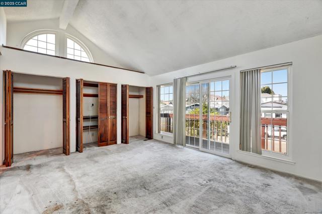 1069 16Th St, Oakland CA: https://media.crmls.org/mediaz/9c920559-3e8e-404e-b81d-3ba700e083d0.jpg