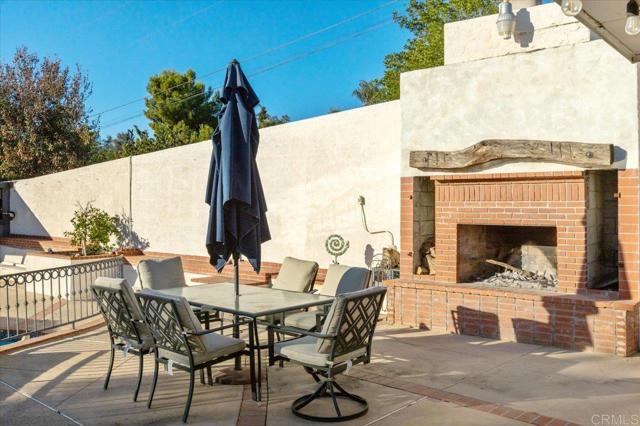 1971 Bernardo Avenue, Escondido CA: https://media.crmls.org/mediaz/9c9237a2-be78-4420-965a-0d5516126f9b.jpg