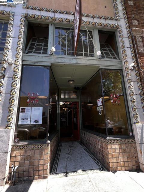 2993 College, Berkeley CA: https://media.crmls.org/mediaz/9c92401b-a5a7-461e-978a-a900284d738b.jpg