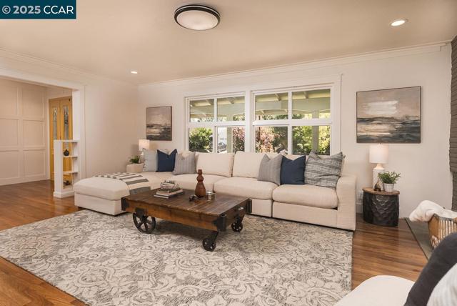 881 Autumn Dr, Walnut Creek CA: https://media.crmls.org/mediaz/9c925550-6047-4083-a335-a8a8cacafe60.jpg