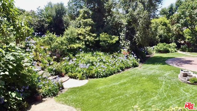 1754 Mandeville Canyon Road, Los Angeles CA: https://media.crmls.org/mediaz/9c9277aa-a20f-4657-9fa8-742e8e537a7f.jpg