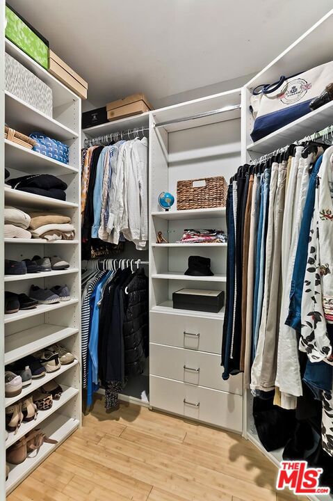 https://media.crmls.org/mediaz/9c93fe27-7311-4a3f-a5f1-9c8d78321be7.jpg?preset=X-Large