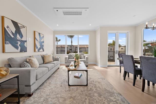 812 N Cleveland Street, Oceanside CA: https://media.crmls.org/mediaz/9c944c7b-32ff-4462-892a-3a4c7ff0ff32.jpg