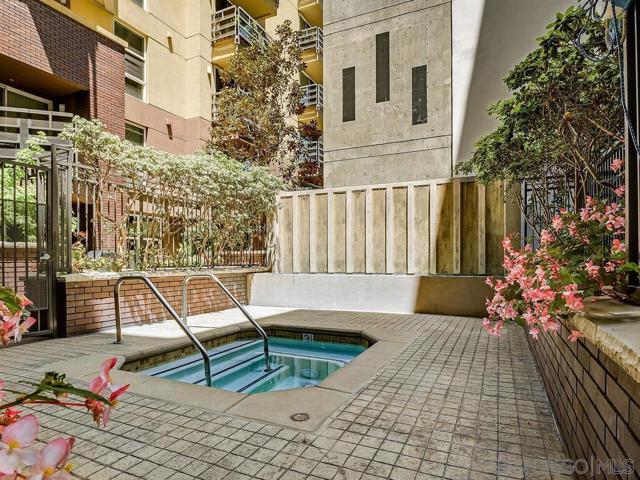1225 Island Ave, San Diego CA: https://media.crmls.org/mediaz/9c946009-f472-4405-bacf-f8567cbd08bf.jpg