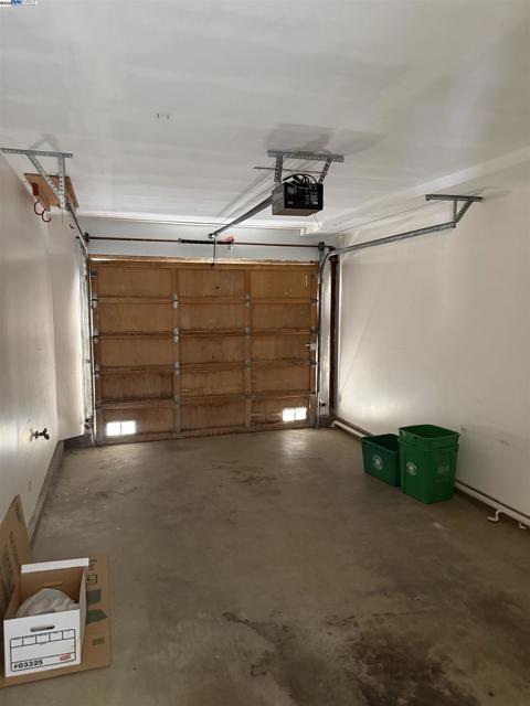 132 Crosswind Court, Hercules CA: https://media.crmls.org/mediaz/9c947685-2a8c-4471-8c7c-6a74fe43644d.jpg