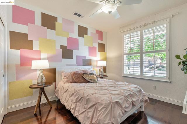 43 Sorrel Ct, Oakley CA: https://media.crmls.org/mediaz/9c94964d-77f8-44e3-b2e2-136a9b766fda.jpg
