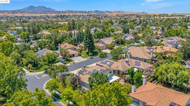 805 Devonshire Loop, Brentwood CA: https://media.crmls.org/mediaz/9c94d5e4-2cc6-4af8-b7c4-b8b54cdbc606.jpg