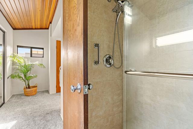 6960 Via Estrada, La Jolla CA: https://media.crmls.org/mediaz/9c955654-24c8-41fc-9636-05784ab7b082.jpg