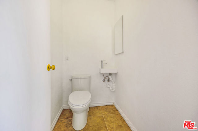 23061 Via San Gabriel, Mission Viejo CA: https://media.crmls.org/mediaz/9c957ec8-9f94-47be-90e8-c031245bbc65.jpg
