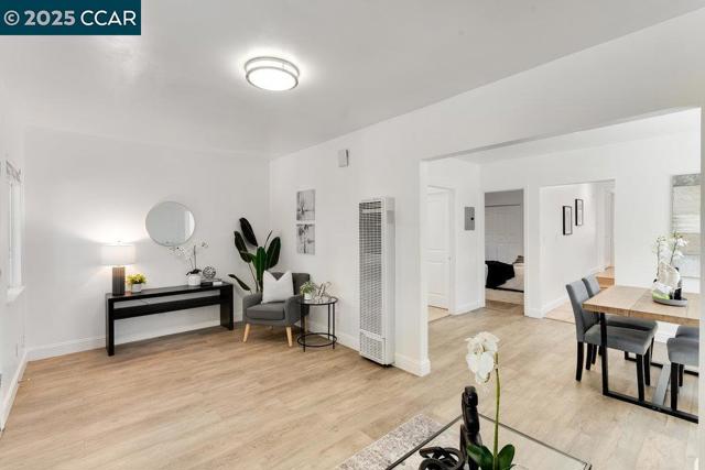 2154 35Th Ave, Oakland CA: https://media.crmls.org/mediaz/9c9592ba-bb1d-48eb-bff9-f0d1784d175a.jpg