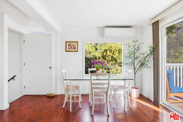 19511 Sunken Trail, Topanga CA: https://media.crmls.org/mediaz/9c95fa12-48f3-4f6e-9ac8-22b9d3d887a7.jpg