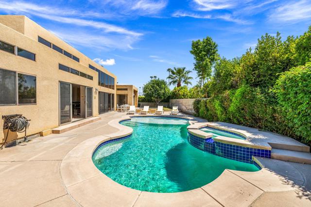 46220 Manitou Drive, Indian Wells CA: https://media.crmls.org/mediaz/9c961509-8bcc-4554-987e-268cc2a09dce.jpg