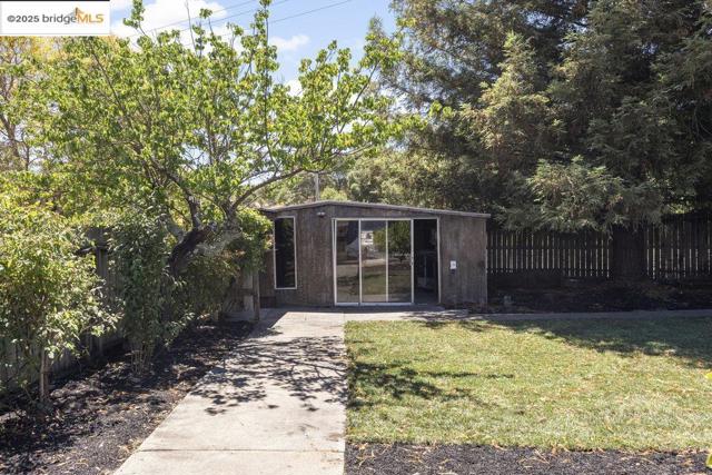 615 Manuel Dr, Novato CA: https://media.crmls.org/mediaz/9c965184-ae88-4549-b73c-11b90cef25f6.jpg