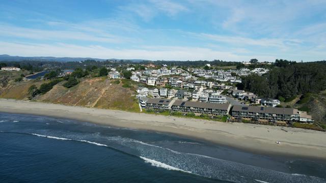 753 The Shoreline, La Selva Beach CA: https://media.crmls.org/mediaz/9c965c5b-5739-454c-a80d-4c6a2e44dd62.jpg