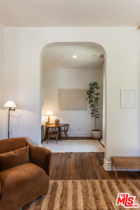 2052 Shadow Creek Drive, Agoura Hills CA: https://media.crmls.org/mediaz/9c96d640-3417-47d4-a2f6-00096db0bc59.jpg