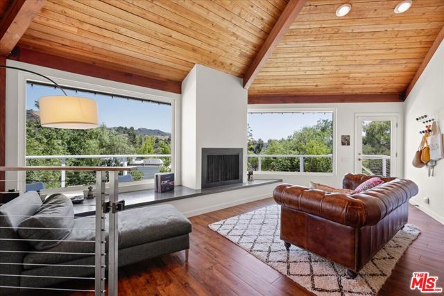 1746 Deerhill Trail, Topanga CA: https://media.crmls.org/mediaz/9c978391-78f0-4d20-be5e-2ee95cef89ae.jpg
