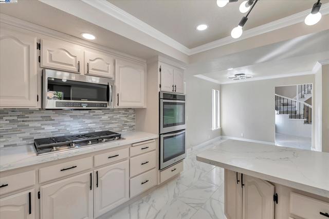 Image 7 of 60 For 4280 Hillview Dr