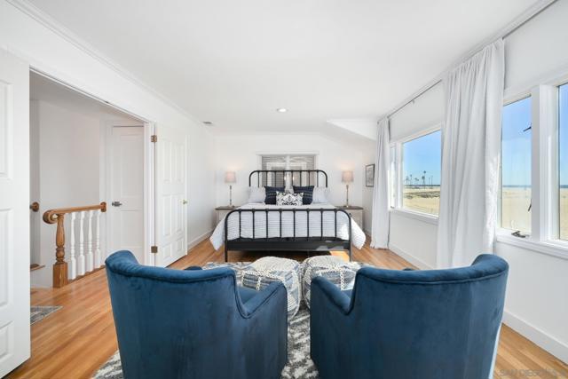 206 E E Oceanfront, Newport Beach CA: https://media.crmls.org/mediaz/9c98711d-616e-49b5-8d86-7263d65954fc.jpg