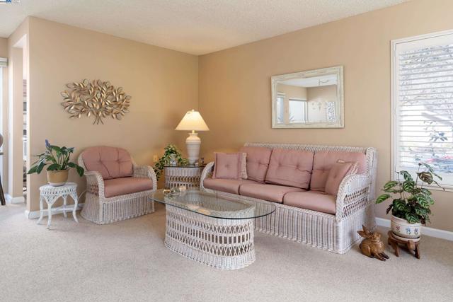 1141 PTARMIGAN DR, Walnut Creek CA: https://media.crmls.org/mediaz/9c9872c8-b5a2-45be-bdd4-ac95efb8a01b.jpg