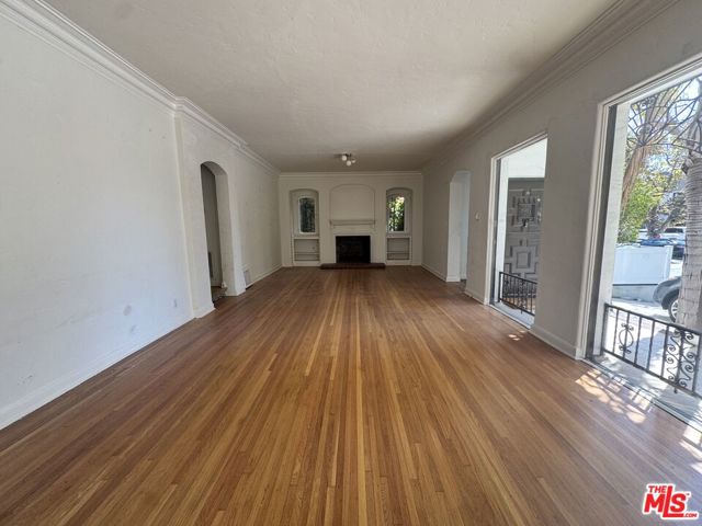 6367 W 6th Street, Los Angeles CA: https://media.crmls.org/mediaz/9c987b95-a454-4fd4-aca1-3f9aa7660822.jpg