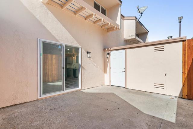 912 Acosta Plaza, Salinas CA: https://media.crmls.org/mediaz/9c9979a2-896e-4408-9f3c-0f7c6f38039e.jpg