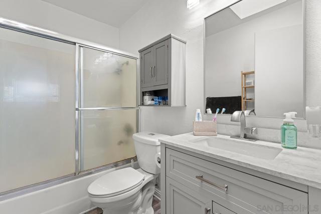 2412 Teaberry Glen, Escondido CA: https://media.crmls.org/mediaz/9c99917b-cda7-43f9-b434-710e8f687c9c.jpg