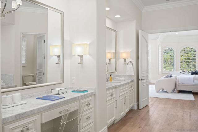 5986 Greensview Ct, Rancho Santa Fe CA: https://media.crmls.org/mediaz/9c99fe04-ebc3-4c6f-8fba-6c65d21d6e42.jpg