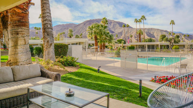 472 Sandpiper Street, Palm Desert CA: https://media.crmls.org/mediaz/9c9a50f3-99e9-4cf0-9960-f09715ad3413.jpg