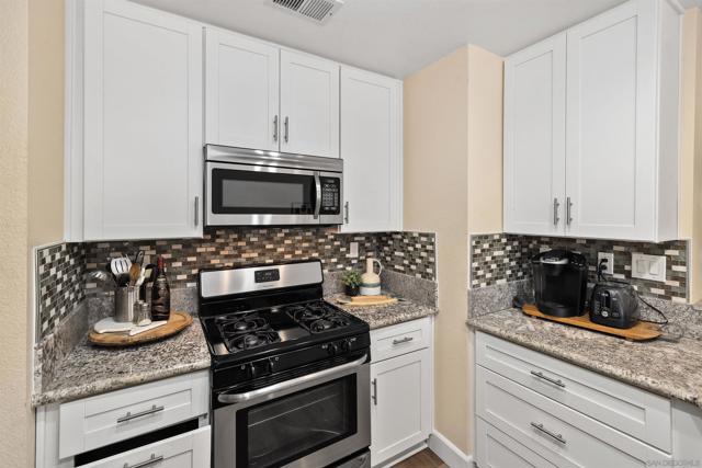11320 Camino Playa Cancun, San Diego CA: https://media.crmls.org/mediaz/9c9b5b32-9cca-4cf4-9bea-a4877ec253c0.jpg