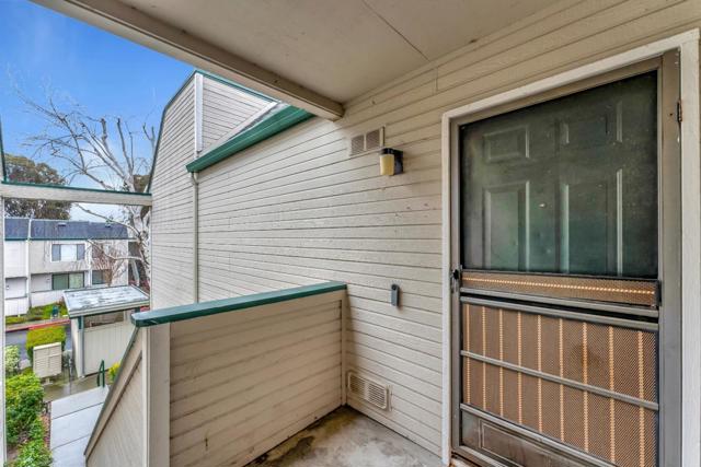 3668 Stoneglen S, Richmond CA: https://media.crmls.org/mediaz/9c9b7fa2-0d0d-4034-bba5-28c26921bab3.jpg