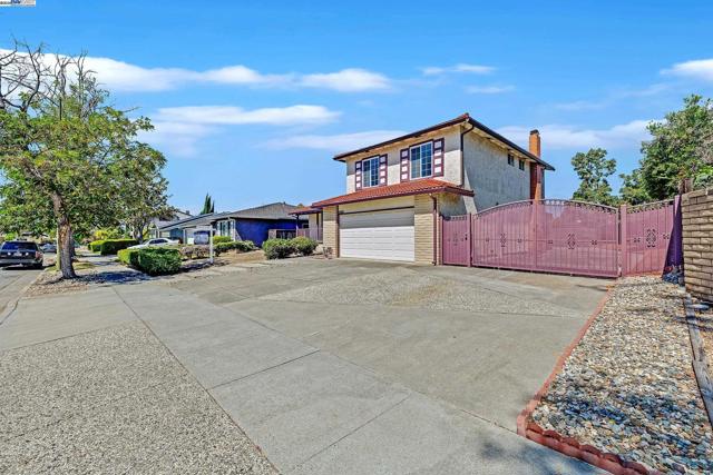 1849 Springsong Dr, San Jose CA: https://media.crmls.org/mediaz/9c9bea1d-8a74-4e26-9adb-5513c4f41a13.jpg