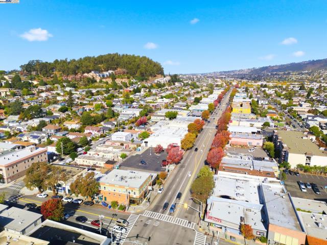 930 Kains Ave, Albany CA: https://media.crmls.org/mediaz/9c9d226a-36bc-454d-8d07-e2658ed4058b.jpg