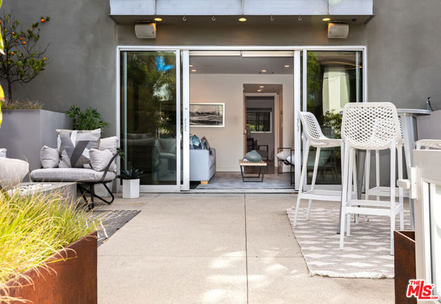 532 6th Street, Manhattan Beach CA: https://media.crmls.org/mediaz/9c9d2a32-56bc-420a-ac86-a20e61abf078.jpg