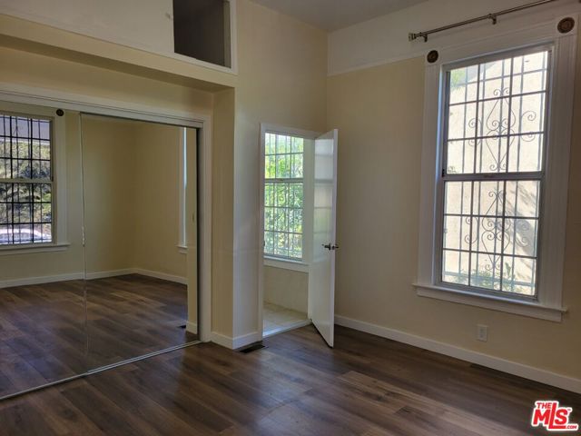 1216 S Lucerne Boulevard, Los Angeles CA: https://media.crmls.org/mediaz/9c9d65df-33f9-4a64-b6eb-9bce3da06f35.jpg